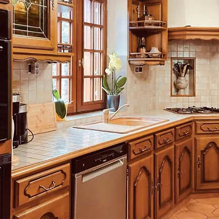 4 Bedroom Gorgeous In Holiday home *